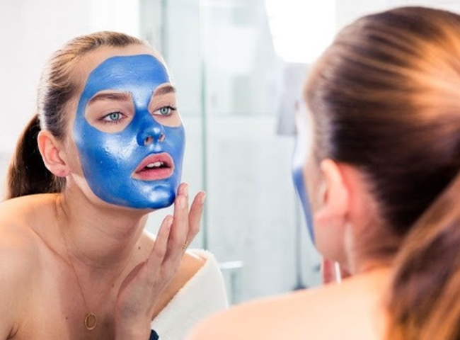 Làm đẹp từ hoa đậu biếc bằng đắp mặt nạ