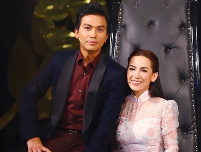 Ca sĩ Mạnh Quỳnh và ca sĩ Phi Nhung