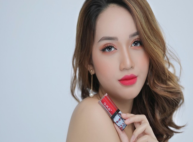 Son môi thỏi giúp bạn nữ tươi trẻ hơn